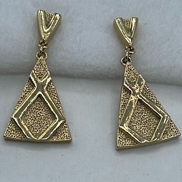 Vintage Jewelry - Vintage dangle clip style earrings gold colored triangle pattern.